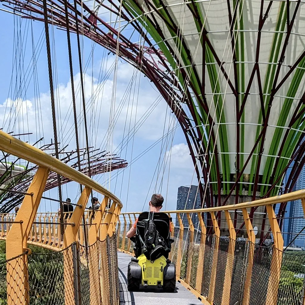 square-section-alex-travel-03