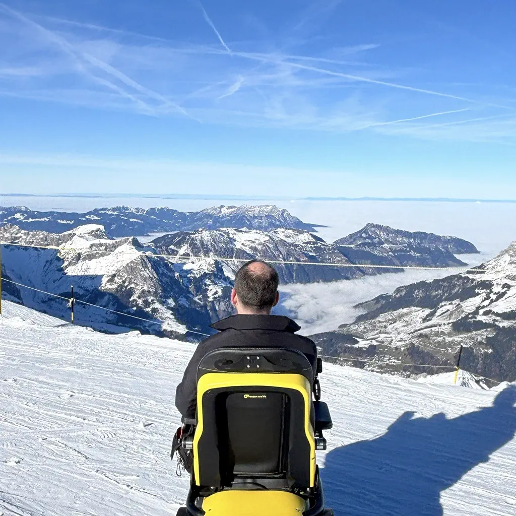 square-section-alex-travel-04