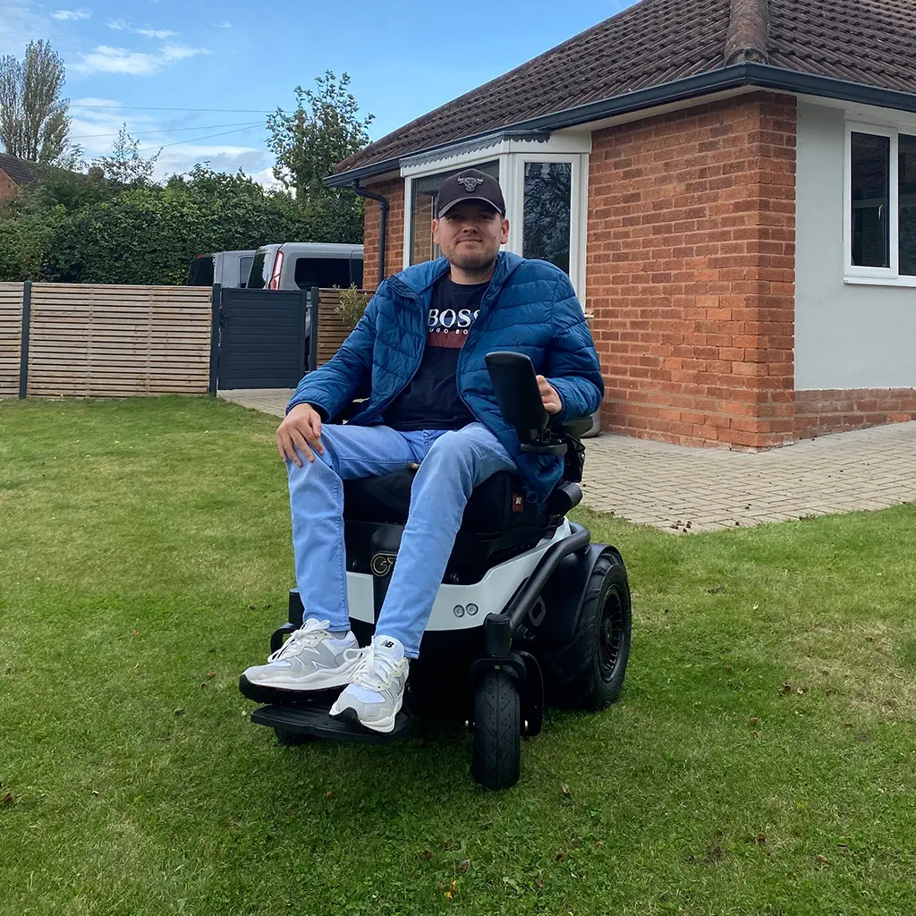 freedom-one-life-powerchair-terrains-grass