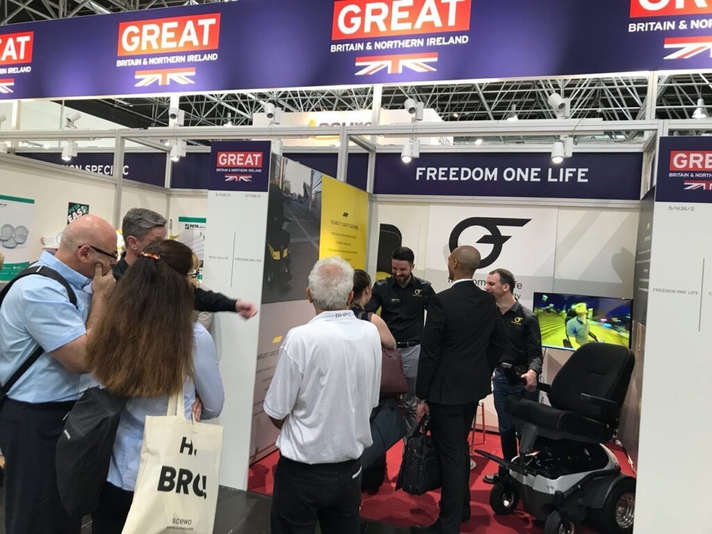 The Freedom One Life stand extremely busy with a lot of users